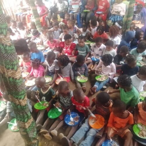 Refeitório comunitário em Moçambique